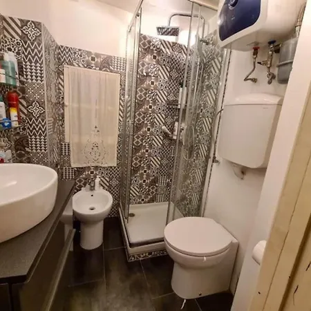 Historic House Close To Station Apartment Genoa