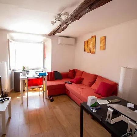 Apartment Historic House Close To Station