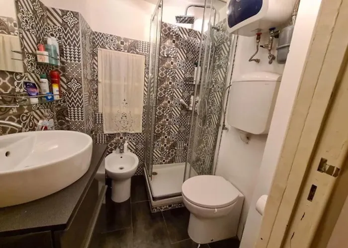 Historic House Close To Station דירה ג'נובה